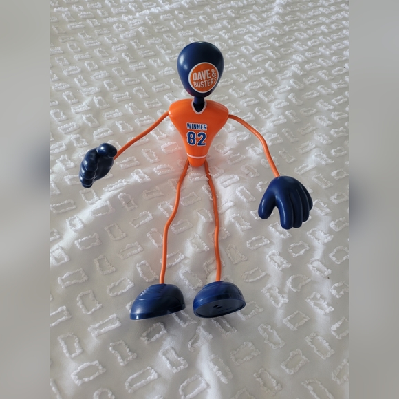 Dave & Buster's Winner 82 Toy 2016 - Picture 3 of 5